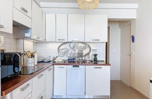 Cavaliere Beach Apartment | Appartement T2 vue mer, pieds dans l'eau avec accès direct à la plage de Cavalière - LE LAVANDOU