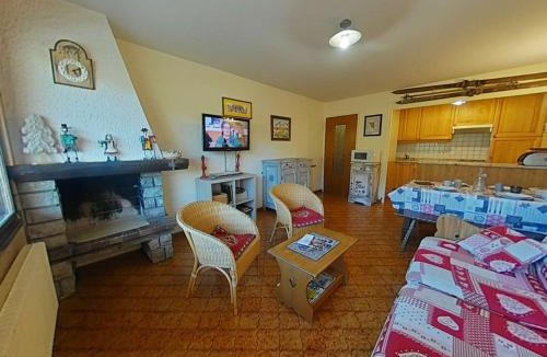 Le Grand-Bornand Apartment | Appt avec cheminée, balcon sud et parking au Grand-Bornand - FR-1-241-213