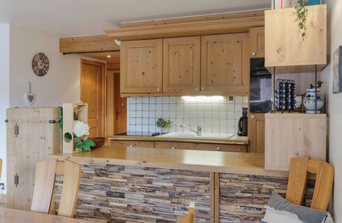 Montroc Apartment | Appt Bec A2 Alpine retreat & ski at Mont Blanc Valley, Le Tour (Argentière), France