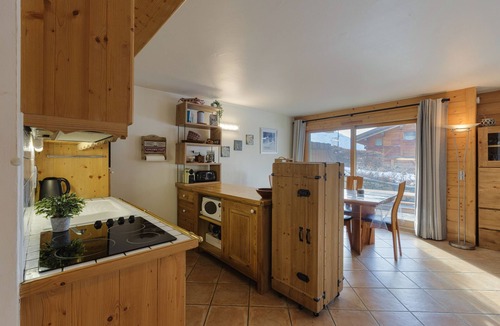 Montroc Apartment | Appt Bec A2 Alpine retreat & ski at Mont Blanc Valley, Le Tour (Argentière), France