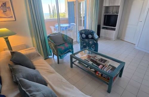 La Rouviere Apartment | Appt du Golf- 4 people - Wifi - Air conditioning - Swimming pool - Tennis court