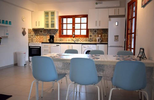 Agios Nikolaos Apartment | Apt - Sleeps 5 - Pets Ok - Balcony - Parking
