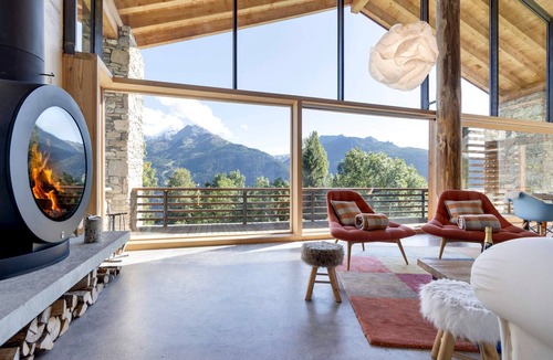 Montvalezan Ski Chalet | Architect chalet in La Rosière with garage