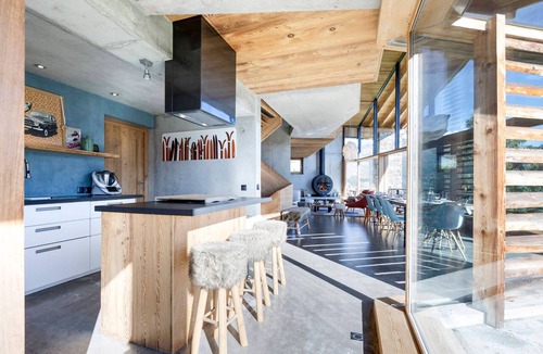 Montvalezan Ski Chalet | Architect chalet in La Rosière with garage