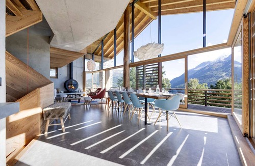 Montvalezan Ski Chalet | Architect chalet in La Rosière with garage