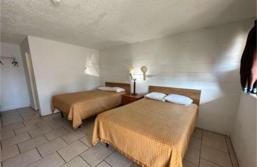 Edgewood Hotel | Arrow Motel by OYO Near Downtown
