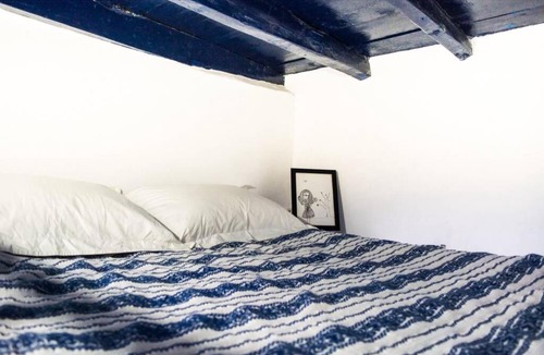 Mandraki House | Art curators traditional home next to the sea