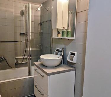 Goudi Apartment | Art Interior Apartment in Athens next to Metro Stations & All Hospitals