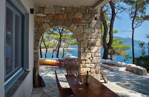 Isomata Villa | Art Villa next to the sea, 3 min from Agios Petros beach,3 bedrooms,3 bathrooms