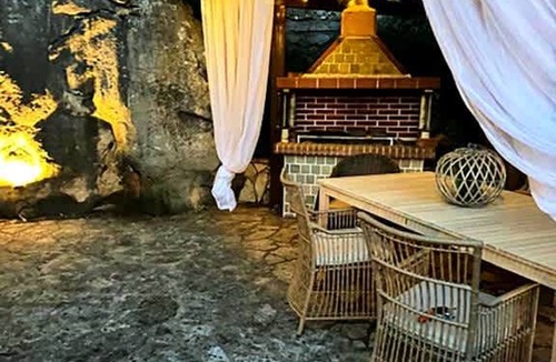 Arta Apartment | Arta Wood Stone Traditional Villa Central Stay