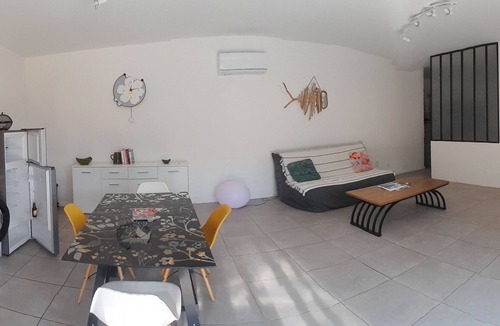 Neoules Apartment | At Angel's