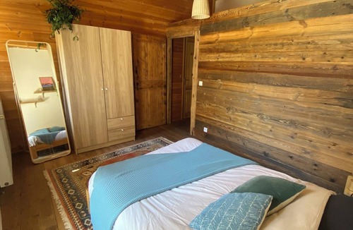 Saint-Martin-de-Queyrieres Bed & Breakfast | At the Triton Alpestre - Bed and Breakfast in the Heart of the Mountains