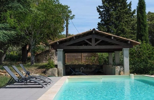 Saint-Julien House | Attractive two-room bungalow with covered terrace and private garden in a quiet location