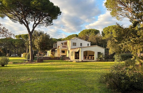 Le Cannet-des-Maures Villa | Atypical gîte in the heart of the Maures Nature Reserve