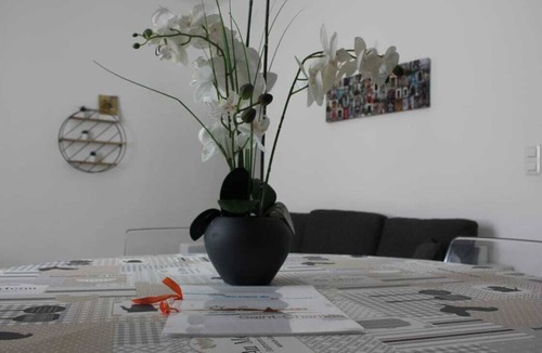 Saint-Chamas Apartment | Au Cœur de Saint-chamas, Appartement Dans un Village Typiquement Provençal