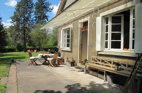 Vesdun House | Au milieu de la France, entourée d’un grand jardin, une maison plein de charme