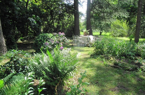 Vesdun House | Au milieu de la France, entourée d’un grand jardin, une maison plein de charme