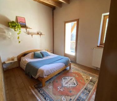 Saint-Martin-de-Queyrieres Bed & Breakfast | Au Triton Alpestre