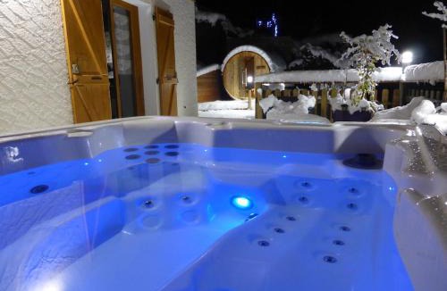 Thones Ski Chalet | Aubier Confort Spa Chalet Domaine du Fraizier