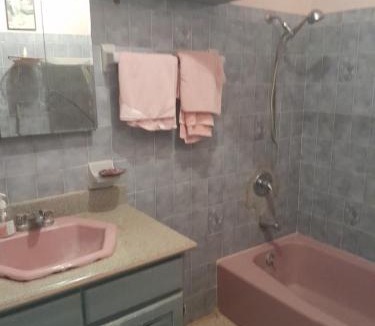 Falmouth House | Aunt Lils Cottages