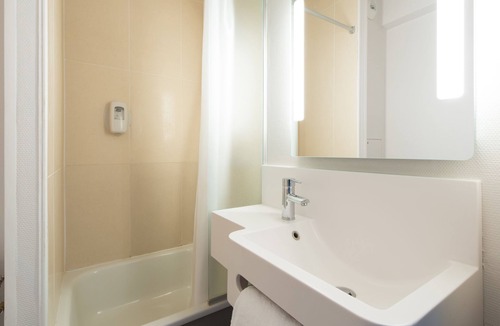 Nouan-sur-Loire Hotel | B&B HOTEL Blois Sud Vineuil