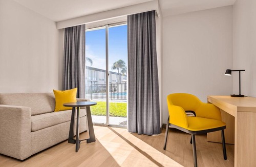 Florida Center Hotel | B&B HOTEL Orlando International Drive near Universal - Newly Renovated!