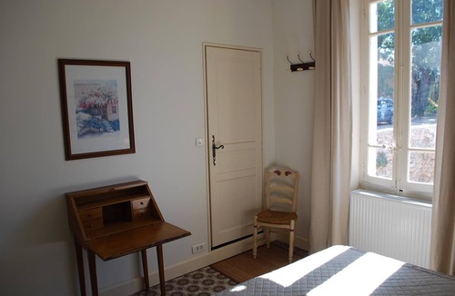 Mazan Bed & Breakfast | B&B Romarin, an authentic French room with attractive outdoor kitchen