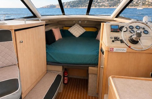 Les Termes Boat Rental | bahati blue riviera