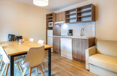 Saint-Colomban-des-Villards Apartment | Balcony, parking, ski locker, 50m², Saint Colomban des Villards