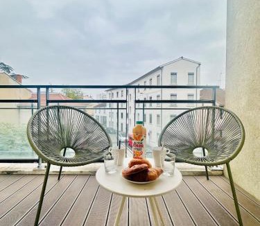 3rd Arrondissement Apartment | Balcon et Design urbain - Lyon et Metro