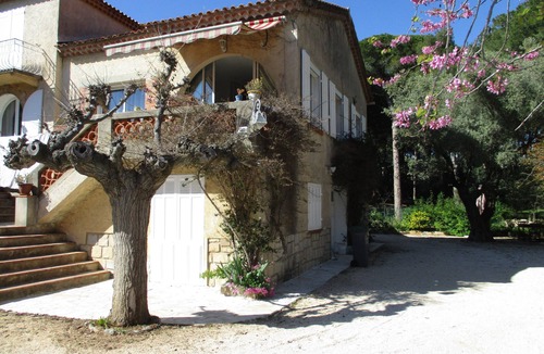 Bandol Apartment | BANDOL- Nice apartment - CLIM - 80 m from the SEA- 4 pers- 10 min walk from the center