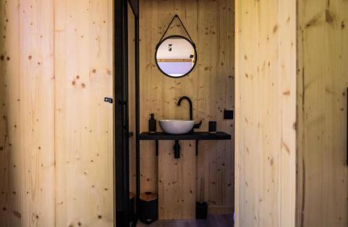 Le Barroux Cabin | Barroux - Parcel Tiny House - Tiny House au pied du Mont Ventoux entourée par les lamas MAE-5223
