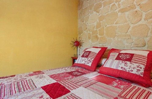 La Roquebrussanne Bed & Breakfast | Bastide Lou Pèbre d'Aï - Sun of the Hills: