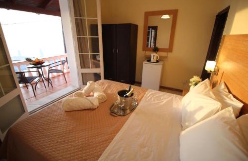 Perama Bed & Breakfast | Batis Breeze