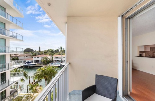 Bay Harbor Islands Apartment | Bay Harbor Sunset Apt 5B