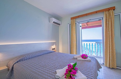 Amoudi Apartment | BAYWATCH 6 right on the water