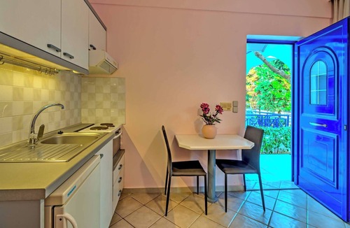 Agios Dimitrios Apartment | bbq, backyard, Of Amoudara, full Kitchen, parking-3
