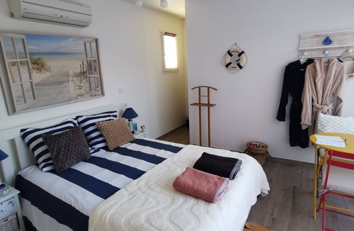 Le Cannet-des-Maures Bed & Breakfast | Beach Cabana Room