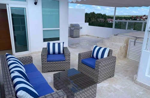 El Soco Apartment | Beach Front 2-Story penthouse BBQ Hottub La Romana