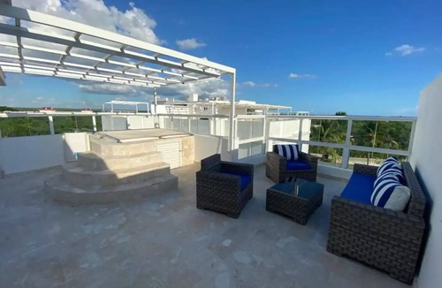 El Soco Apartment | Beach Front 2-Story penthouse BBQ Hottub La Romana
