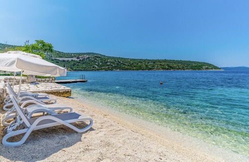 Slano Apartment | Beach front apartment in Slano
