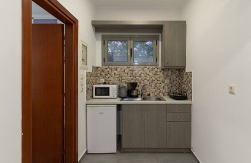 Alikanas House | Beach House Apartment By The Sea 1 – Sea View, Wi-Fi & Air Conditioning