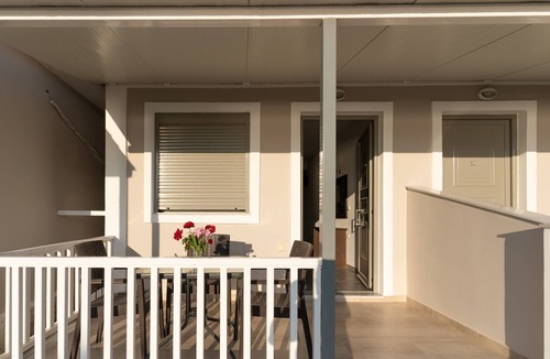 Alikanas House | Beach House Apartment By The Sea 1 – Sea View, Wi-Fi & Air Conditioning