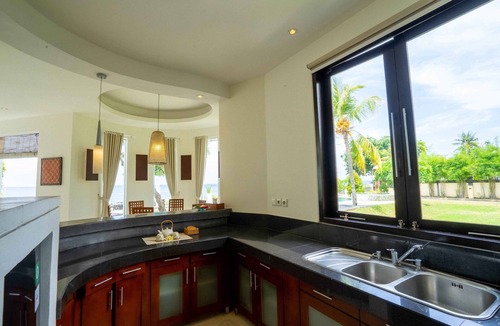 Lovina Villa | Beachfront 4BR Family Villa in Lovina Bali