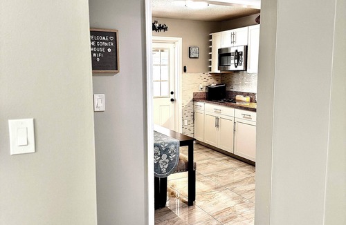 Nichols Apartment | Beautiful 1-bedroom private apartment in charming Mulberry-Lakeland area