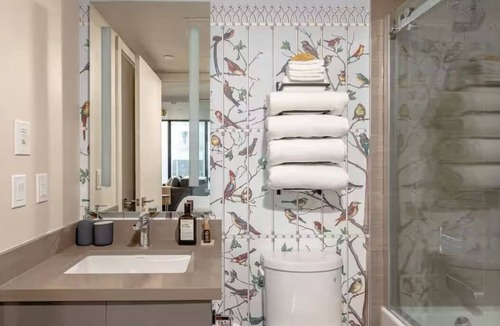Yorkville Condo | Beautiful 1 Bedroom Yorkville Condo with Valet Parking