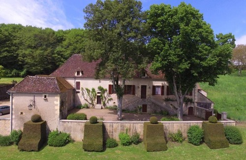 Apremont-sur-Allier House | Beautiful 1900 Demeure with swimming pool and enclosed garden, in a charming village