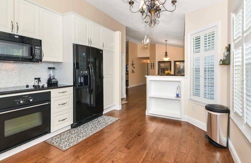 Sanford House | Beautiful 4/2, Golf, Pool & Games!