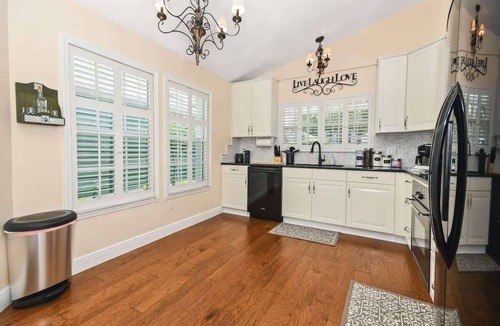 Sanford House | Beautiful 4/2, Golf, Pool & Games!