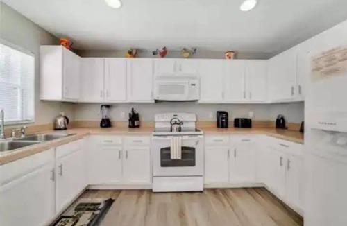Thousand Oaks House | Beautiful 4 bedroom villa with private pool near Disney
